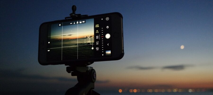 Blick auf ein Smartphone beim Fotografieren